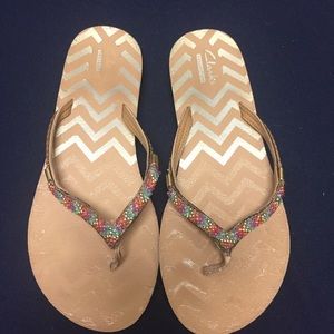 clarks beaded flip flops